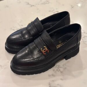 Chanel Black Leather Loafers Interlocking CC Logo & Quilted Pattern